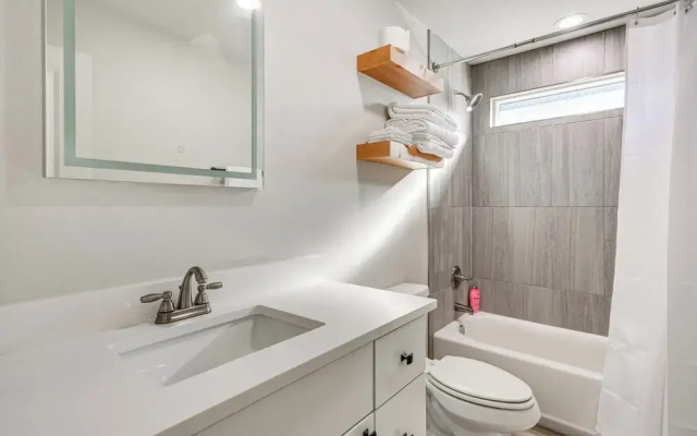 Pets Welcome: Newly Built Abode in Canyon!