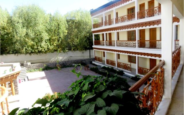 Hotel Abu Palace