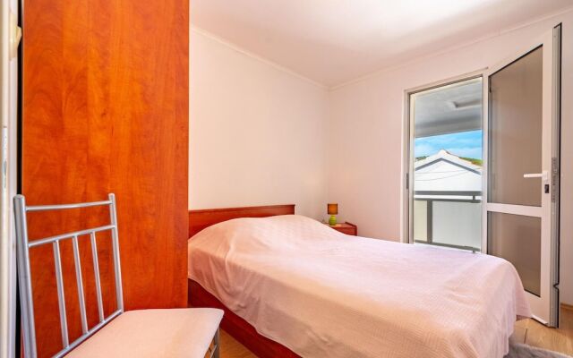 Stunning Home in Zavalatica With Wifi and 2 Bedrooms