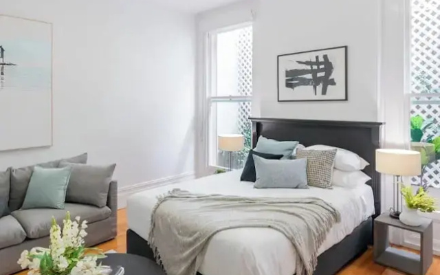 Renovated Studio in Bohemian Area Close to City