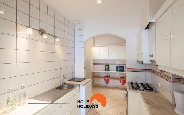 #043 Saradel Old Town Center Beach