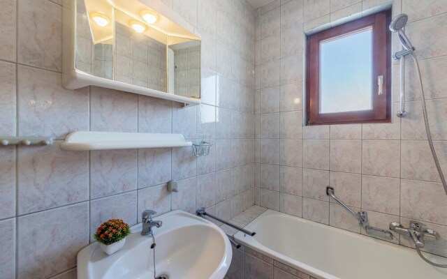 Nice Apartment in Funtana With Wifi and 1 Bedrooms