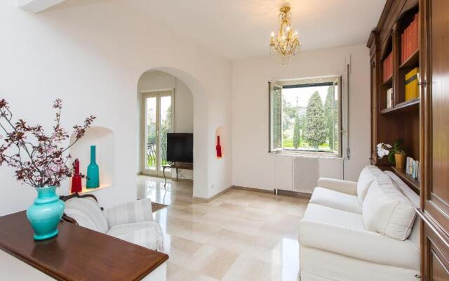 Rental in Rome Colosseo View Luxury