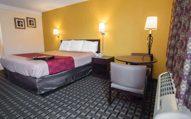 Super 8 by Wyndham Albuquerque Downtown