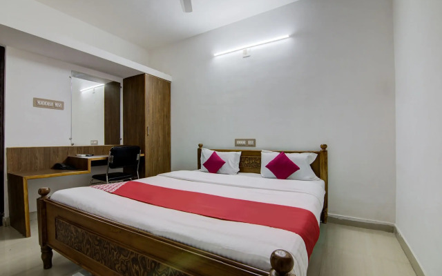 OYO 24044 Appledoor Service Apartment