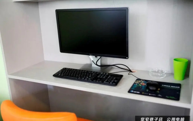 Simple Capsule Youth Hostels