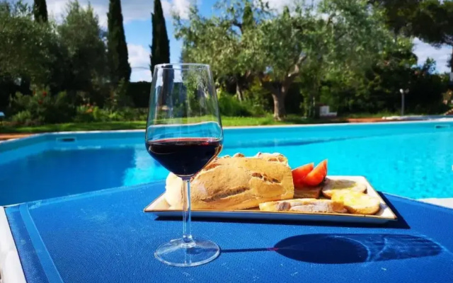 Poppy apt with shared pool