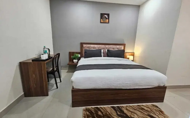 Hotel Vistacrest Noida Sector 104