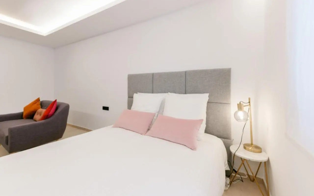 Luxury One Bedroom Apartment - Best Location