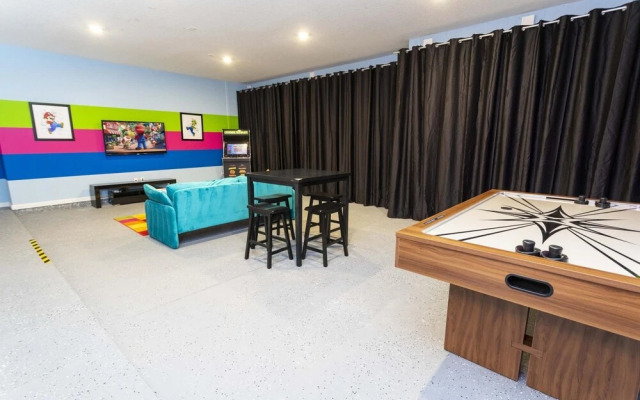 Amazing Large Home Near Parks