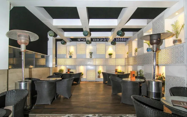 OYO 4975 Hotel Buddha Residency