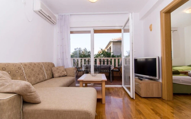 Damir - With Free Parking - A1