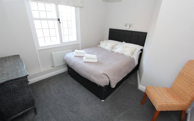 Commonhall Apartments, Top Floor
