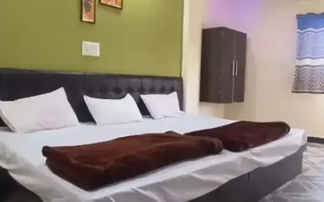 Goroomgo Priyanshi Palace Ujjain