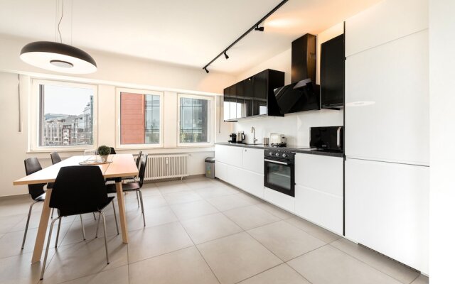 City's Best View, Spacious 2BR Apartment W Balcony