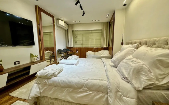 Shiny Pyramids Boutique Hotel