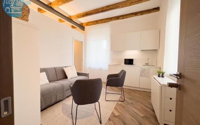 Basovizza 3 Alessandro Tirabora Short Rent