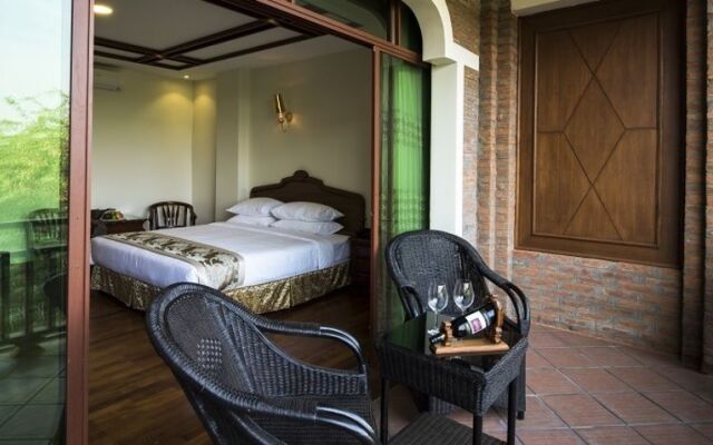Famous Hotel Bagan 2