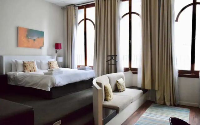 1 Bedroom Apartment With Roof Top Views