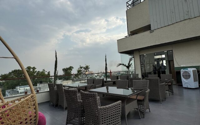 Hotel Aditya Grand - Bhopal