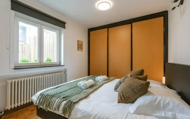 Characterful Apartment With Lateral sea View