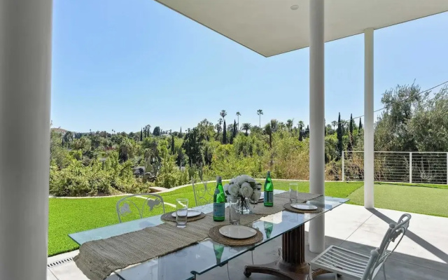 Luxe LA Escape w/ Pool, Views & Game Room Alta Vista Estate by Avantstay