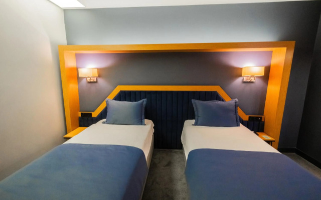 Roof 264 Hotel and Suites