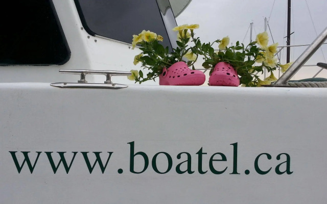Making Waves Boatel