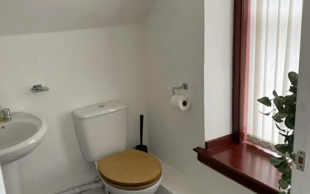 2 Bedroom Apartment, With Free Parking