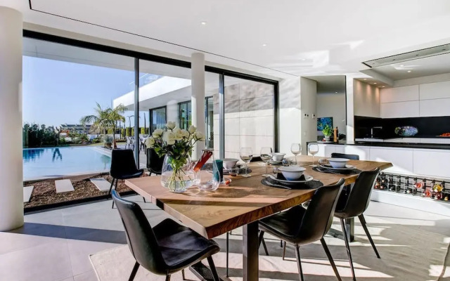 2 Rua das Palmas Luxurious Stylish and Modern L