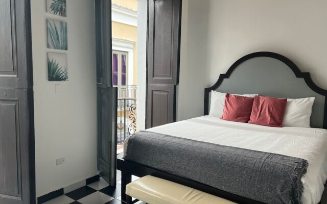 Petit Hostel Palacio Real