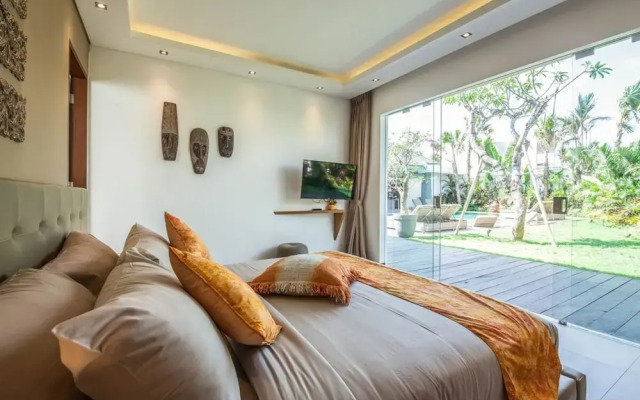 Villa 15 Stunning 6 BR Villa 400m to Beach
