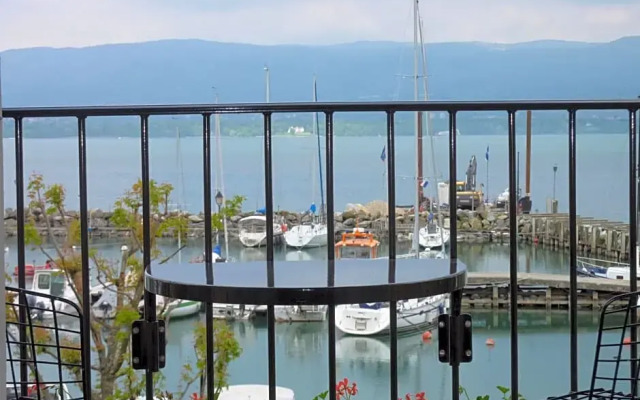 La Riviera Victoria