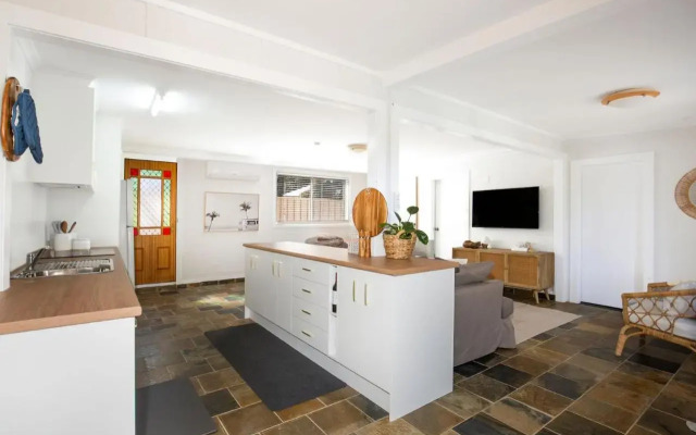 Boho - Pet Friendly - 1 Min Walk to Beach