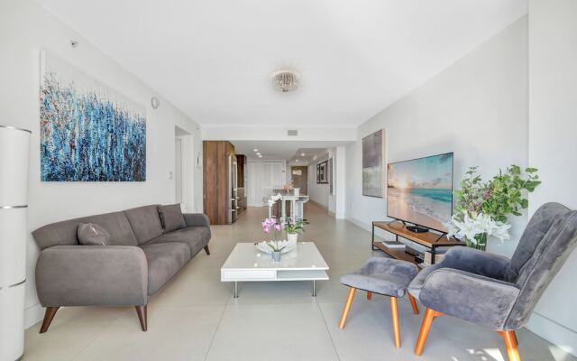 Stunning 2BR 2BA  Bay Harbour with Pool