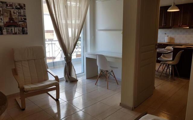 Errathens Zephyr Apartment - Athens Center, 3 Bd, 1 Bath
