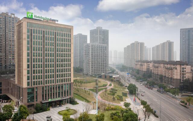 Holiday Inn Express Chongqing University Town, an IHG Hotel