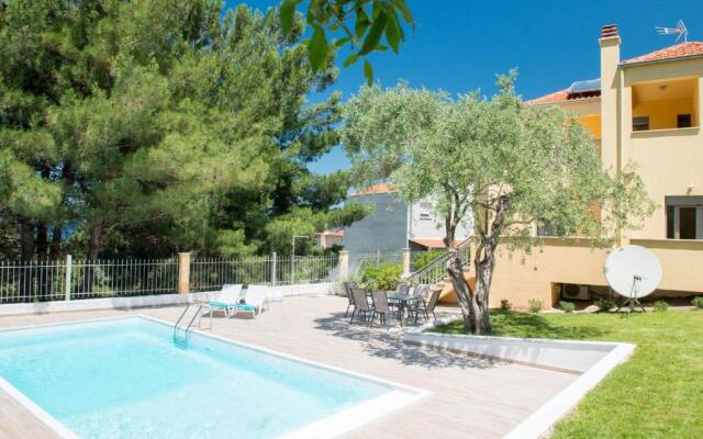 Louloudis Pool Villa