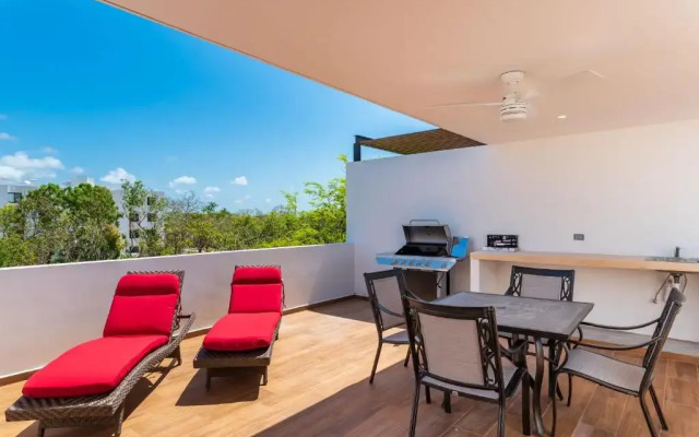 Entire House- 3BR with Private Roof Top Deck