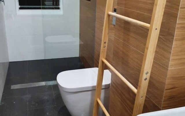 THE Roezetta1 Luxury Stylish Unit, Walk TO City