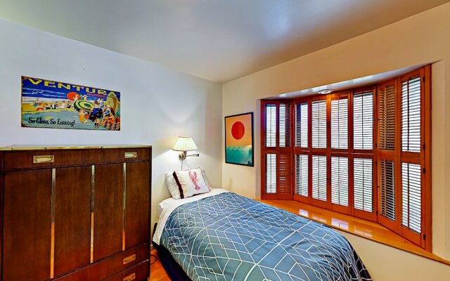 Beach Bungalow in Ventura by RedAwning