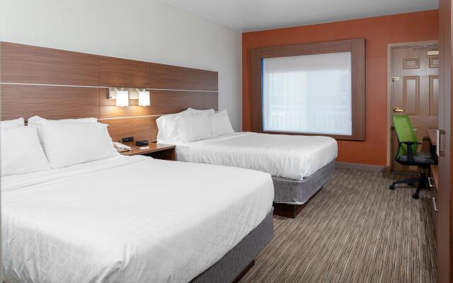 Holiday Inn Express & Suites Interstate 90, an IHG Hotel