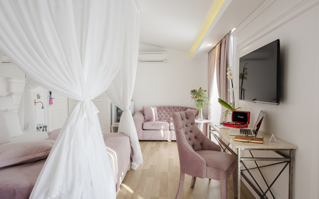 Nun Hotel Lara