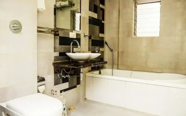 OYO 6832 Hotel 7 CEPL