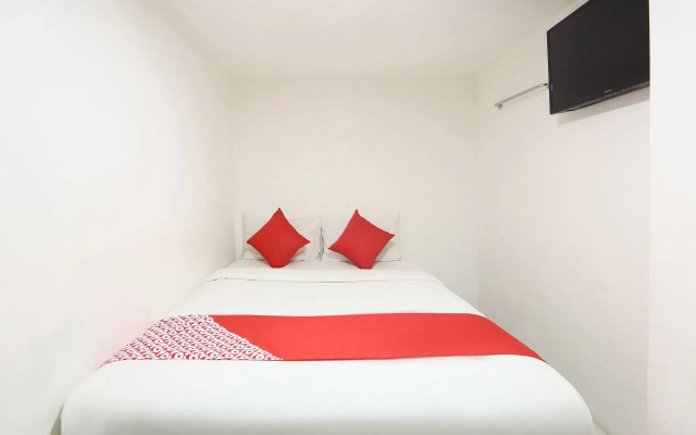OYO 334 Everest Hotel