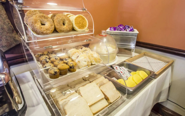 Rodeway Inn & Suites