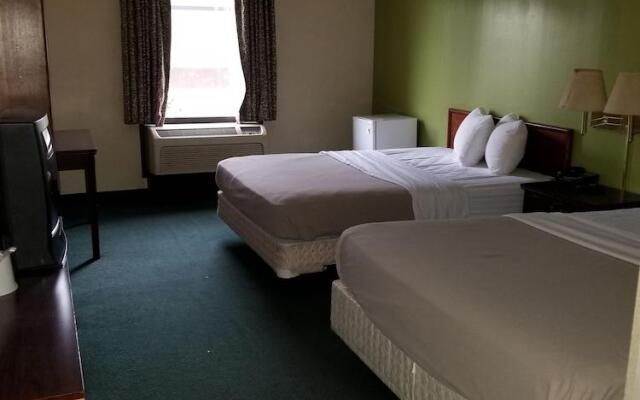 Travelodge  by Wyndham Columbus North