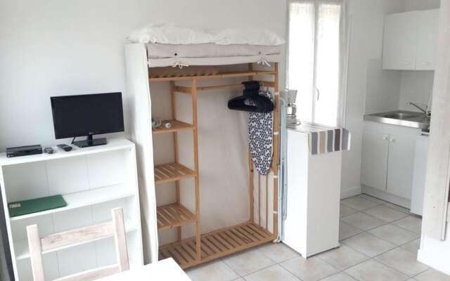 Studio in Rivedoux-plage, With Pool Access, Enclosed Garden and Wifi -
