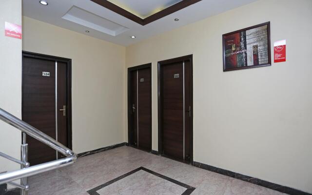 OYO 10588 Hotel Golden Square
