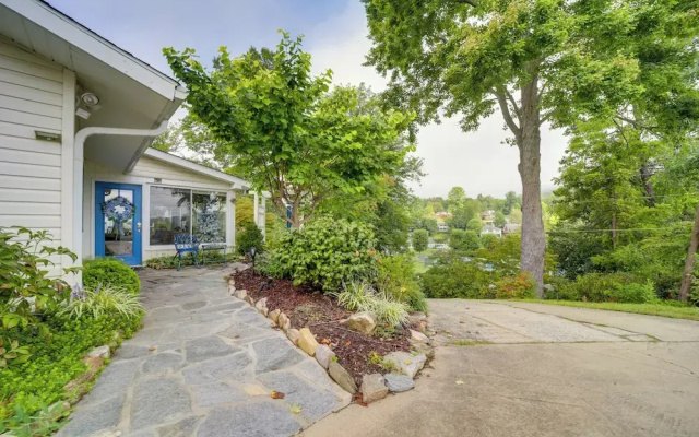 Serene Lake Junaluska Gem: Deck & Mountain Views